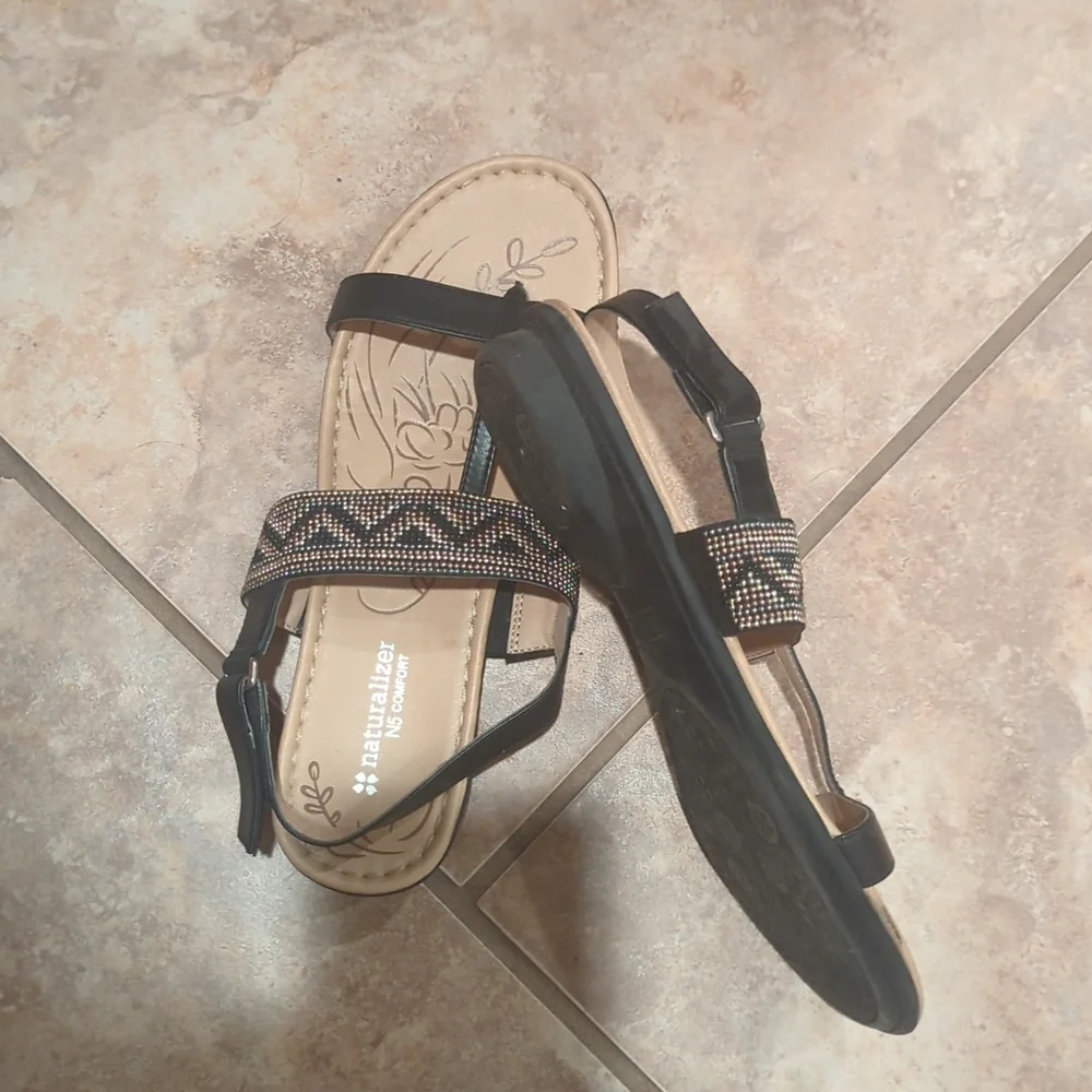 Naturalizer sandals 🩴 - Picture 2 of 4
